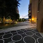 Beplace La Nuvola Apartment *