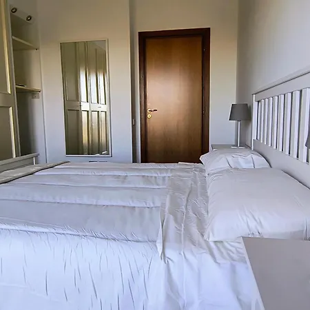 Beplace La Nuvola Apartment *